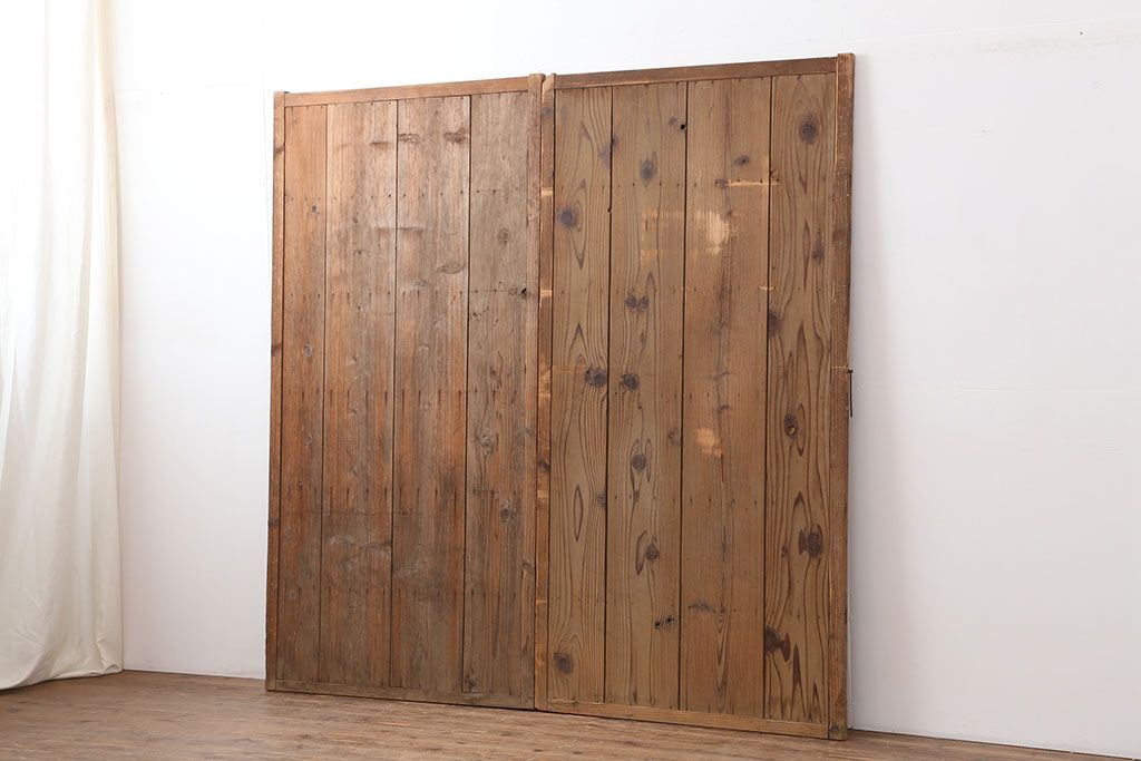 レトロ建具　昭和レトロ　昭和中期　木味が魅力のシンプルな引き戸2枚セット(板戸、雨戸)(R-040512)