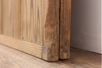 レトロ建具　昭和レトロ　昭和中期　木味が魅力のシンプルな引き戸2枚セット(板戸、雨戸)(R-040512)