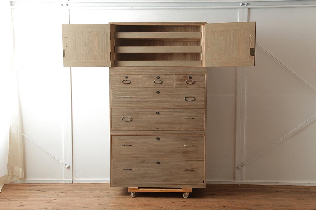 レトロ家具　昭和中期　桐材　シンプルな重ね衣装箪笥(和タンス、ローチェスト、テレビ台、桐箪笥、桐たんす)(R-040540)