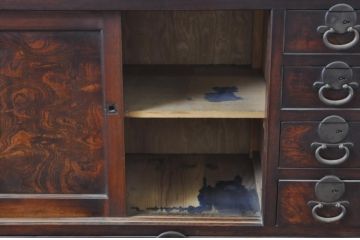 アンティーク家具　三方ケヤキ材　高級感漂う上手物の帳場箪笥(キャビネット、戸棚)(R-040542)