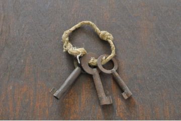 アンティーク家具　三方ケヤキ材　高級感漂う上手物の帳場箪笥(キャビネット、戸棚)(R-040542)