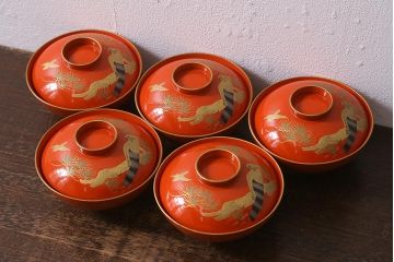 アンティーク雑貨　大正昭和初期　朱塗り　鷹蒔絵　お椀5客セット(木製漆器、和食器)(R-040556)
