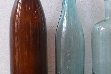アンティーク雑貨　大正昭和初期　カブトビール　大関赤十字など古いガラス瓶8本(ビン)(R-040557)