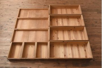 レトロ家具　前面楠材　上品なデザインと柔らかな木色が魅力の重ねタンス(衣装箪笥、チェスト)(R-040561)