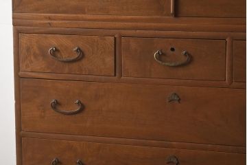 レトロ家具　前面楠材　上品なデザインと柔らかな木色が魅力の重ねタンス(衣装箪笥、チェスト)(R-040561)