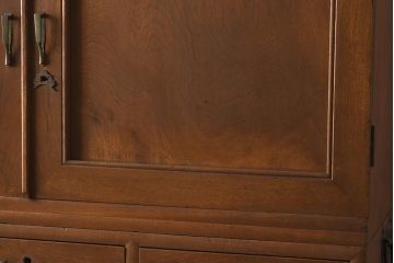 レトロ家具　前面楠材　上品なデザインと柔らかな木色が魅力の重ねタンス(衣装箪笥、チェスト)(R-040561)