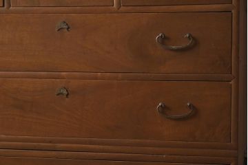 レトロ家具　前面楠材　上品なデザインと柔らかな木色が魅力の重ねタンス(衣装箪笥、チェスト)(R-040561)