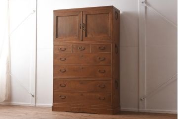 レトロ家具　前面楠材　上品なデザインと柔らかな木色が魅力の重ねタンス(衣装箪笥、チェスト)(R-040561)