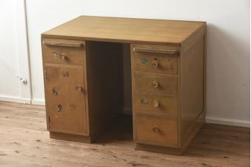 レトロ家具　昭和中期　様々な使い方ができるレトロな両袖机(デスク、ワークデスク、サイドキャビネット、サイドチェスト、在宅用、在宅ワーク)(R-040563)