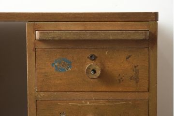 レトロ家具　昭和中期　様々な使い方ができるレトロな両袖机(デスク、ワークデスク、サイドキャビネット、サイドチェスト、在宅用、在宅ワーク)(R-040563)