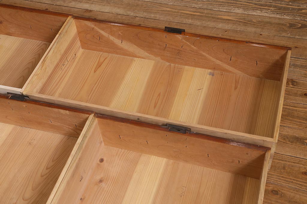 アンティーク家具　上手物!　前面欅(ケヤキ)材共縁　漆塗り　最高級大川箪笥サイドボード(和箪笥、時代箪笥)(R-040569)