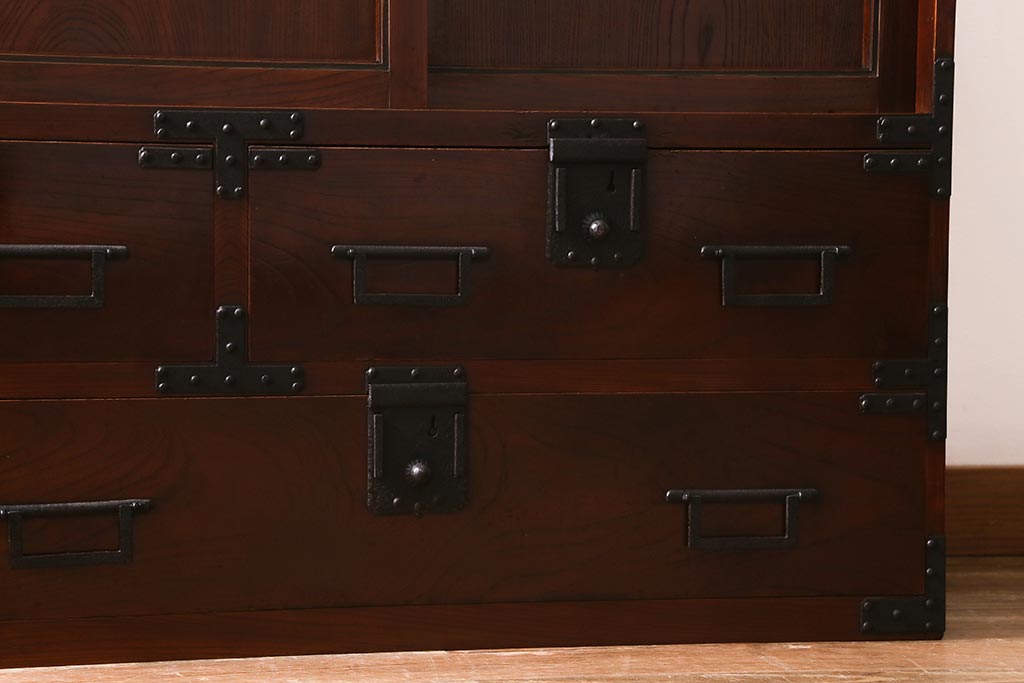 アンティーク家具　上手物!　前面欅(ケヤキ)材共縁　漆塗り　最高級大川箪笥サイドボード(和箪笥、時代箪笥)(R-040569)