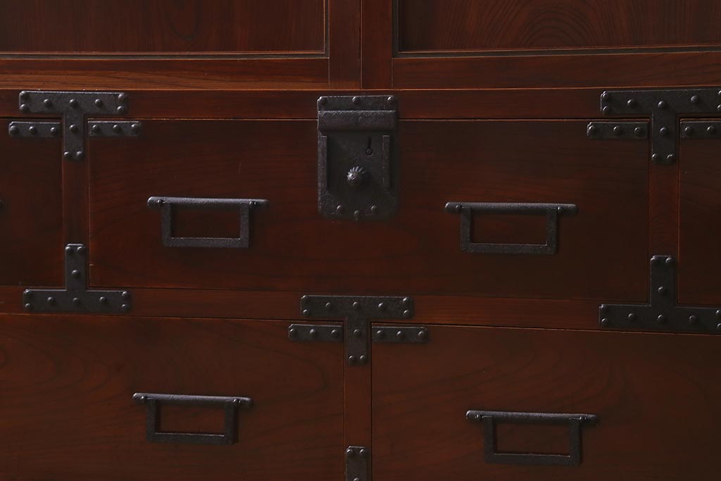 アンティーク家具　上手物!　前面欅(ケヤキ)材共縁　漆塗り　最高級大川箪笥サイドボード(和箪笥、時代箪笥)(R-040569)