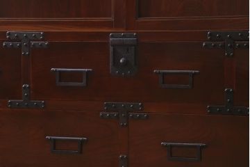 アンティーク家具　上手物!　前面欅(ケヤキ)材共縁　漆塗り　最高級大川箪笥サイドボード(和箪笥、時代箪笥)(R-040569)