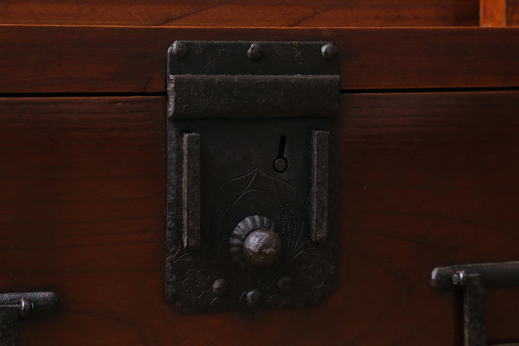 アンティーク家具　上手物!　前面欅(ケヤキ)材共縁　漆塗り　最高級大川箪笥サイドボード(和箪笥、時代箪笥)(R-040569)