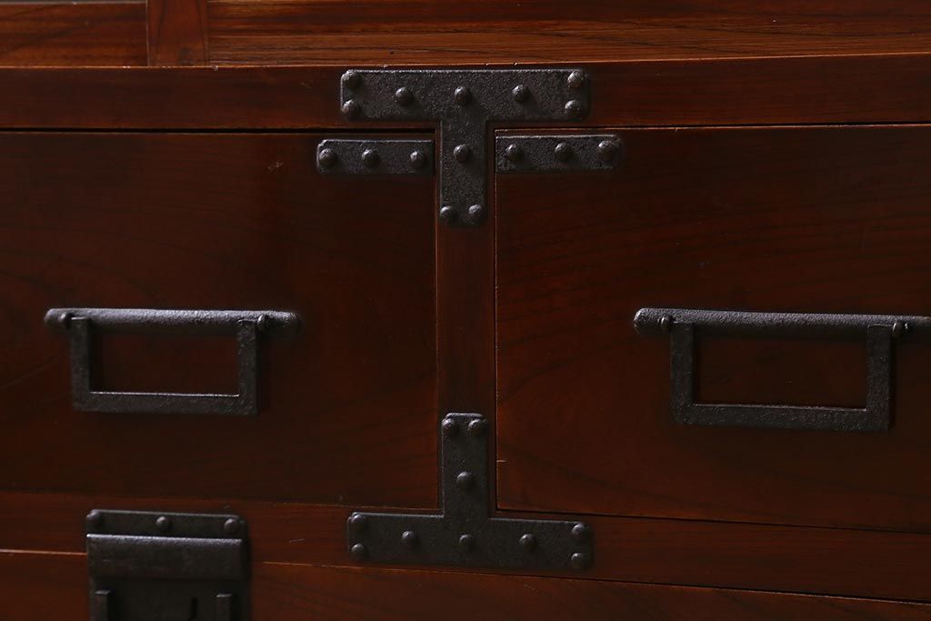 アンティーク家具　上手物!　前面欅(ケヤキ)材共縁　漆塗り　最高級大川箪笥サイドボード(和箪笥、時代箪笥)(R-040569)