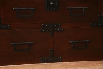 アンティーク家具　上手物!　前面欅(ケヤキ)材共縁　漆塗り　最高級大川箪笥サイドボード(和箪笥、時代箪笥)(R-040569)