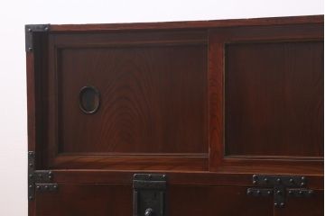 アンティーク家具　上手物!　前面欅(ケヤキ)材共縁　漆塗り　最高級大川箪笥サイドボード(和箪笥、時代箪笥)(R-040569)