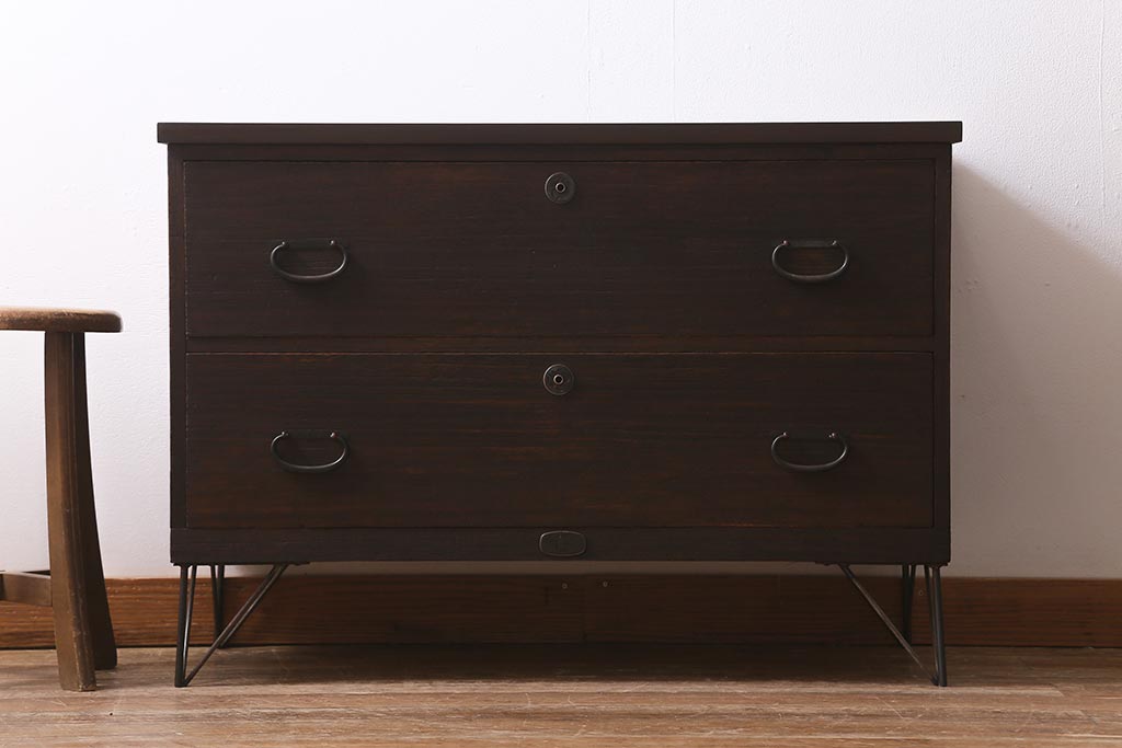 レトロ雑貨　鉄脚リメイク　上品なレトロスタイルに合う桐材製のリビングボード(テレビ台、衣装箪笥、桐箪笥、桐たんす)(R-040570)