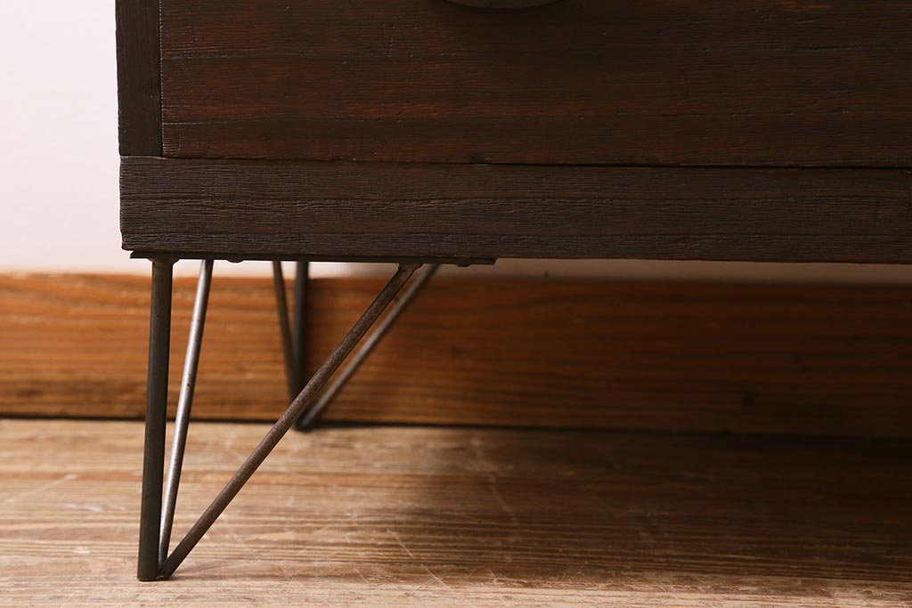 レトロ雑貨　鉄脚リメイク　上品なレトロスタイルに合う桐材製のリビングボード(テレビ台、衣装箪笥、桐箪笥、桐たんす)(R-040570)