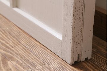 レトロ建具　銀モールガラス・すりガラス　清潔感漂うホワイトペイントのガラス戸2枚セット(引き戸、建具)(R-040572)