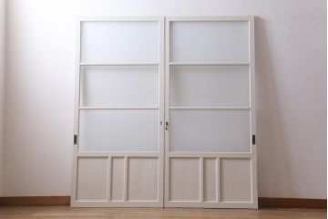 レトロ建具　銀モールガラス・すりガラス　清潔感漂うホワイトペイントのガラス戸2枚セット(引き戸、建具)(R-040572)