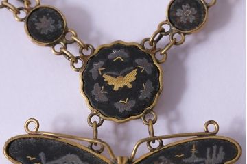 レトロ雑貨　鉄地肥後象嵌　蝶をモチーフにしたネックレス・ブレスレット　セット(R-040585)