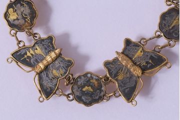 レトロ雑貨　鉄地肥後象嵌　蝶をモチーフにしたネックレス・ブレスレット　セット(R-040585)