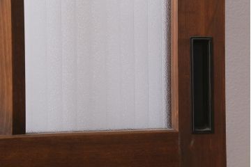 アンティーク建具　昭和中期　銀モールガラス・モールガラス入り　ストライプ模様がレトロなガラス引き戸1枚(ガラス戸)(R-040588)