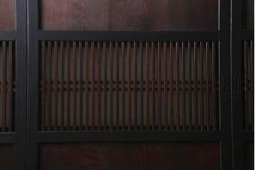 アンティーク建具　明治大正期　ペイント　すりガラス入り　黒い木枠がモダンな格子帯戸4枚セット(引き戸、板戸)(R-040589)