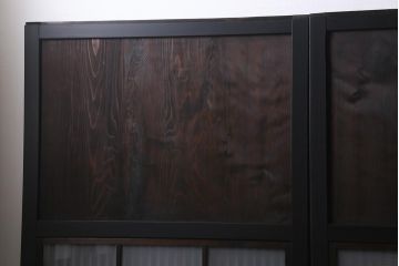 アンティーク建具　明治大正期　ペイント　すりガラス入り　黒い木枠がモダンな格子帯戸4枚セット(引き戸、板戸)(R-040589)