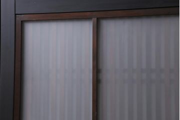 アンティーク建具　明治大正期　ペイント　すりガラス入り　黒い木枠がモダンな格子帯戸4枚セット(引き戸、板戸)(R-040589)