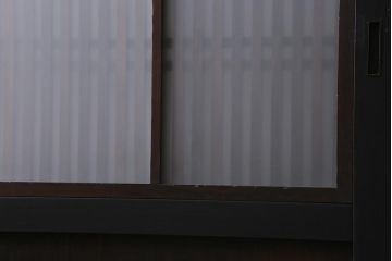 アンティーク建具　明治大正期　ペイント　すりガラス入り　黒い木枠がモダンな格子帯戸4枚セット(引き戸、板戸)(R-040589)