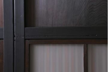 アンティーク建具　明治大正期　ペイント　すりガラス入り　黒い木枠がモダンな格子帯戸4枚セット(引き戸、板戸)(R-040589)