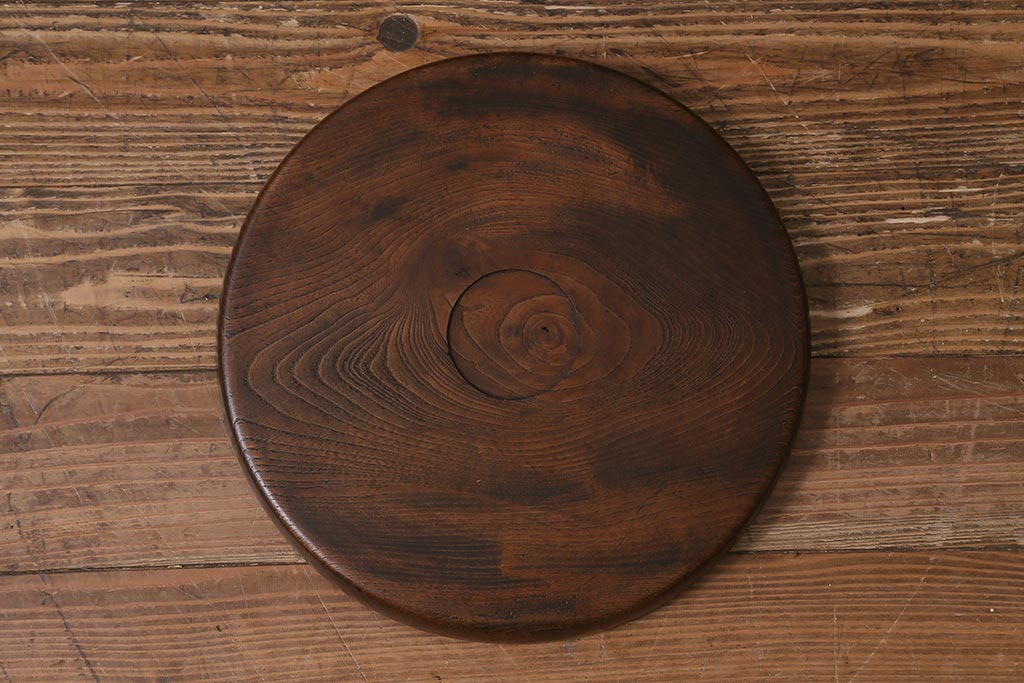 和製アンティーク　総ケヤキ材　色や風合いが味わい深い刳り貫き盆(トレー、丸盆)(R-040592)