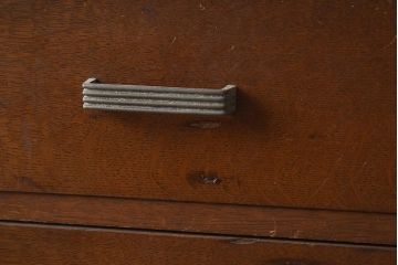 レトロ家具　昭和中期　前面ナラ材　レトロな佇まいが魅力の衣装タンス(チェスト、引き出し)(R-040593)