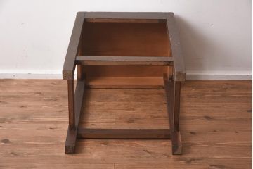 レトロ家具　昭和中期　シンプルなデザインが魅力のサイドテーブル(電話台、飾り台、花台)(R-040594)