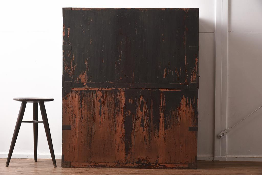 アンティーク家具　明治期　ヒノキ材　鋲金具が目を引く風格漂う重ね箪笥(観音箪笥、衣裳箪笥、時代箪笥)(R-040596)