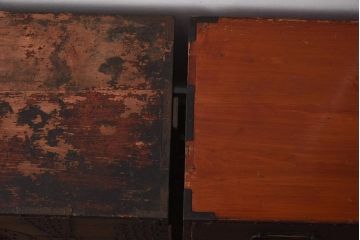 アンティーク家具　明治期　ヒノキ材　鋲金具が目を引く風格漂う重ね箪笥(観音箪笥、衣裳箪笥、時代箪笥)(R-040596)