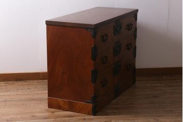 中古　伝統工芸　岩谷堂箪笥　天板栗材　美しい杢目と黒い金具が魅力の整理箪笥(衣装箪笥、引き出し、和タンス)(R-040604)