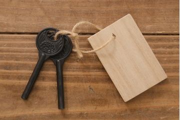 中古　伝統工芸　岩谷堂箪笥　天板栗材　美しい杢目と黒い金具が魅力の整理箪笥(衣装箪笥、引き出し、和タンス)(R-040604)