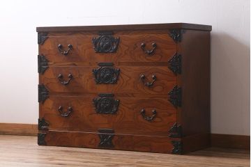 中古　伝統工芸　岩谷堂箪笥　天板栗材　美しい杢目と黒い金具が魅力の整理箪笥(衣装箪笥、引き出し、和タンス)(R-040604)
