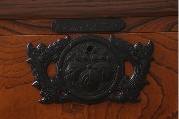 中古　伝統工芸　岩谷堂箪笥　天板栗材　美しい杢目と黒い金具が魅力の整理箪笥(衣装箪笥、引き出し、和タンス)(R-040604)