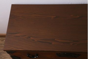 中古　伝統工芸　岩谷堂箪笥　天板栗材　美しい杢目と黒い金具が魅力の整理箪笥(衣装箪笥、引き出し、和タンス)(R-040605)