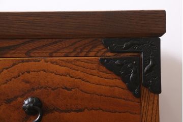 中古　伝統工芸　岩谷堂箪笥　天板栗材　美しい杢目と黒い金具が魅力の整理箪笥(衣装箪笥、引き出し、和タンス)(R-040605)