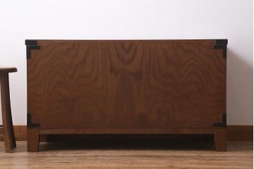 リメイク家具　岩谷堂箪笥　美しい杢目と黒い金具が魅力の脚付き箪笥ローボード(整理箪笥、和タンス)(R-040606)