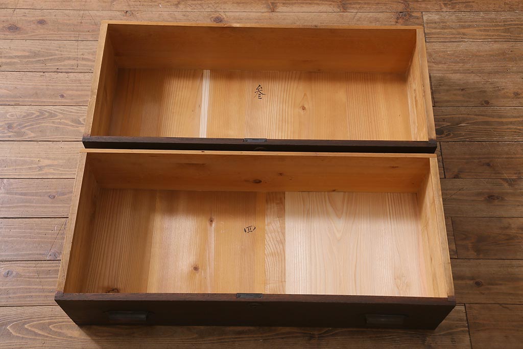 レトロ家具　リメイク家具　前面桐材　趣きあふれる佇まいが魅力的な箪笥ローチェスト(リビングボード、衣装箪笥、引き出し、テレビ台)(R-040607)