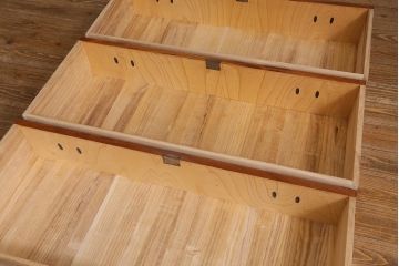 中古　岩谷堂箪笥　天板リメイク・栗無垢材　テレビ台としてもおすすめな和風ローチェスト(衣装箪笥、テレビボード、引き出し、ローボード)(R-040609)