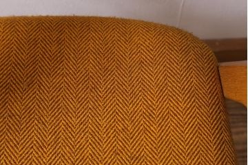 ヴィンテージ家具　北欧ビンテージ　温かみのある黄色のファブリックが素敵なダイニングチェア(椅子)(R-040614)