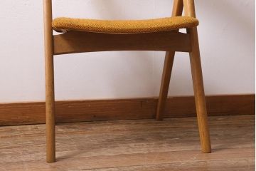 ヴィンテージ家具　北欧ビンテージ　温かみのある黄色のファブリックが素敵なダイニングチェア(椅子)(R-040614)